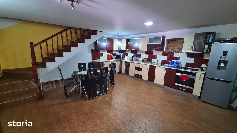 Casă cu 6 camere cu Teren 2106 Mp în Mănicești