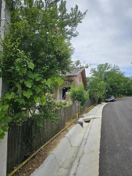 Casă cu 4 camere cu Teren 2000 Mp în Central
