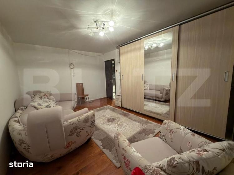 Apartament cu 3 camere decomandat în Craiovița Nouă