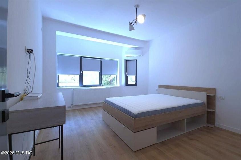 Apartament cu 5 camere semidecomandat, mobilat în Central