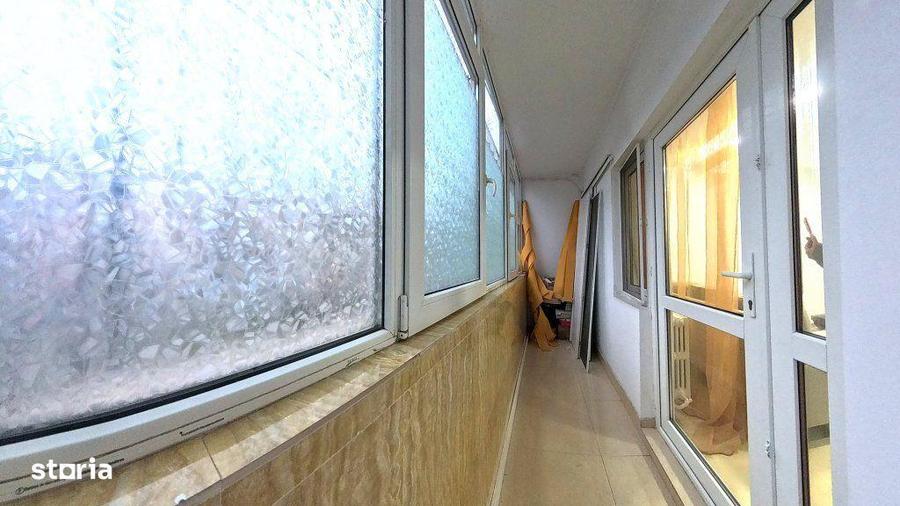 Apartament cu 3 camere decomandat în Berceni