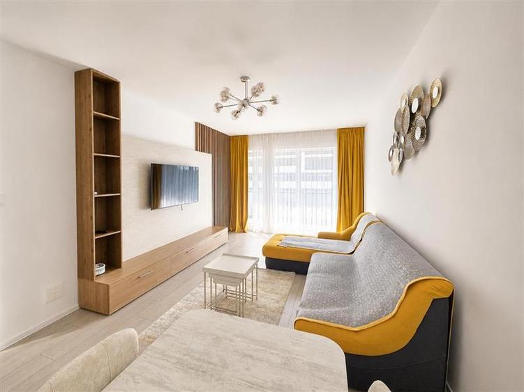 Apartament cu 2 camere decomandat, mobilat în Tractorul