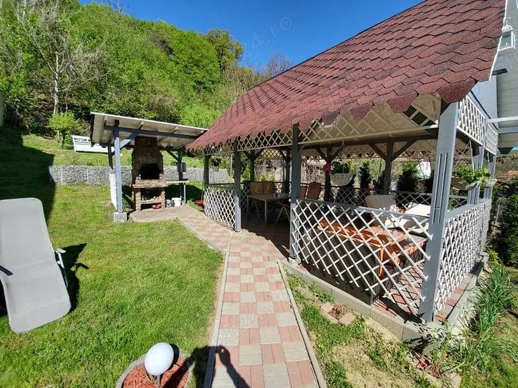Casă cu 6 camere cu Teren 900 Mp în Central