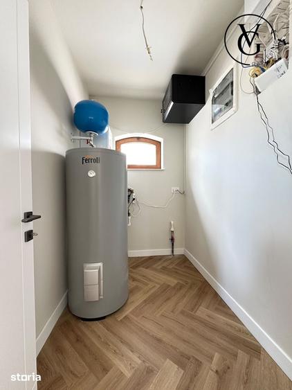 Casă cu 6 camere decomandat cu Piscina în Sud