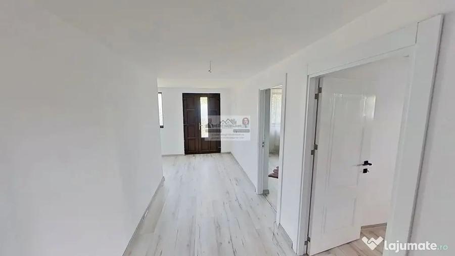 Casă cu 5 camere cu Teren 1159 Mp în Central