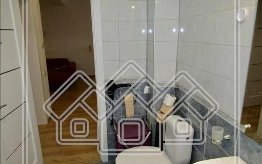 Apartament cu 3 camere nedecomandat în Hipodrom 3