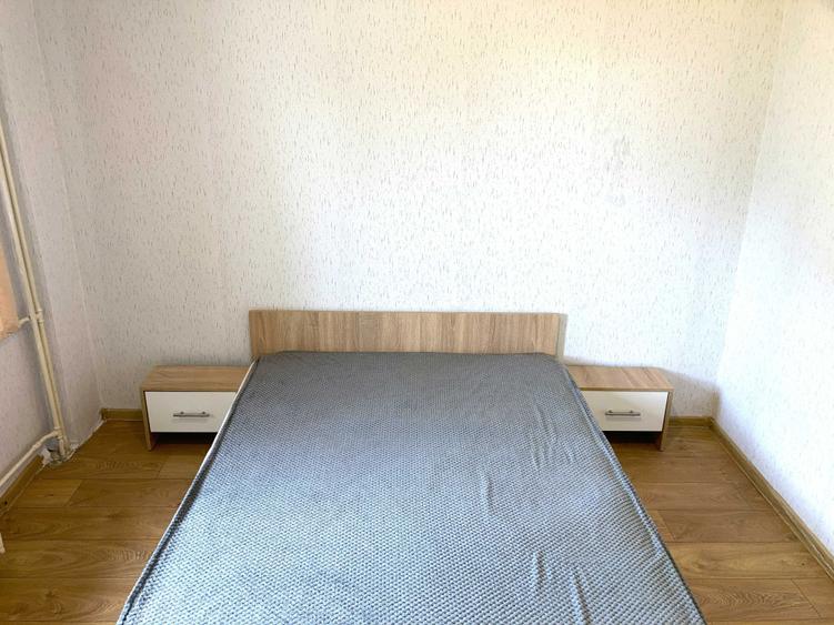 Apartament cu 3 camere semidecomandat în Rahova