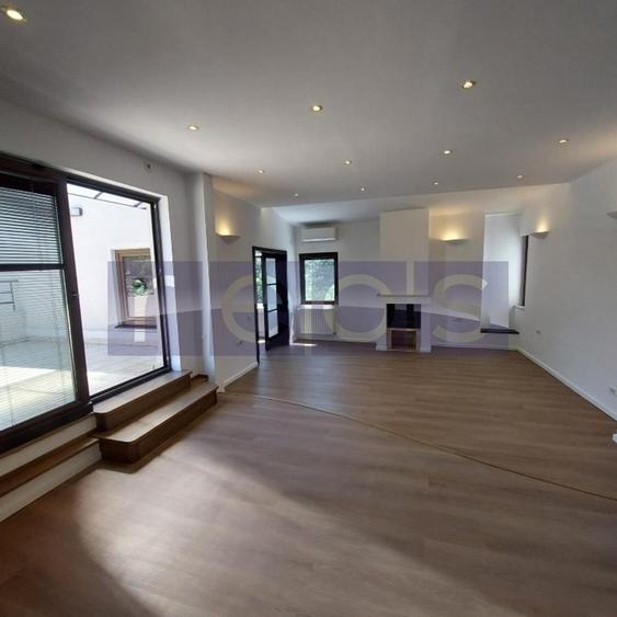 Apartament cu 5 camere decomandat în Kiseleff