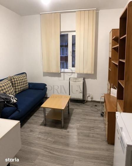 Garsonieră decomandată în Est