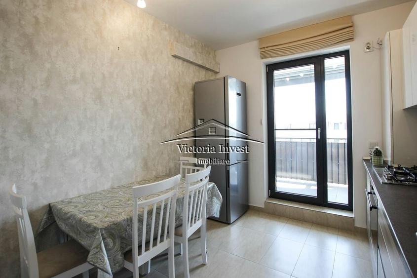 Apartament cu 4 camere semidecomandat, mobilat în Băneasa