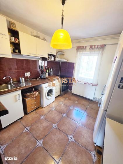 Apartament cu 4 camere decomandat, mobilat în Valea Cetății