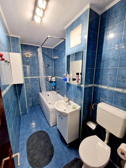 Apartament cu 3 camere decomandat în Drumul Carului