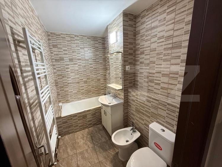 Apartament cu 2 camere semidecomandat, mobilat în Micro 11