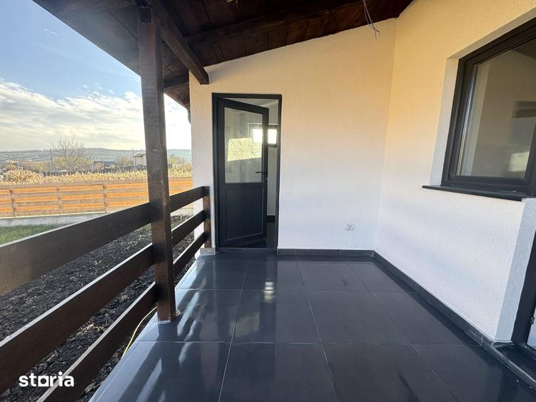 Casă cu 3 camere cu Teren 420 Mp în Tomești