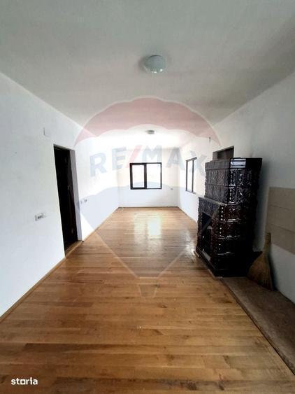 Casă cu 4 camere cu Teren 1478 Mp în Măneciu