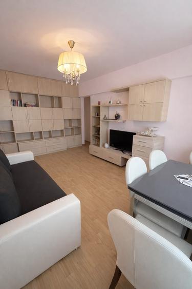 Apartament cu 2 camere semidecomandat, mobilat în Peninsula