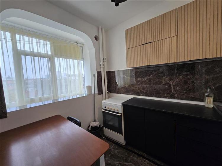 Apartament cu 2 camere semidecomandat în 1 Mai