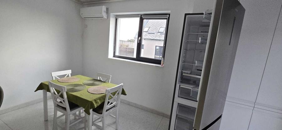 Apartament cu 3 camere decomandat în Boul Roșu