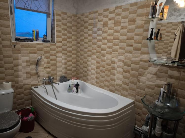 Casă individuală cu 4 camere cu Canalizare în Exterior Est
