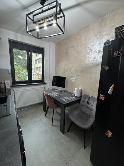 Apartament cu 2 camere semidecomandat, mobilat în Ostroveni