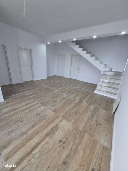 Casă cu 4 camere în Central