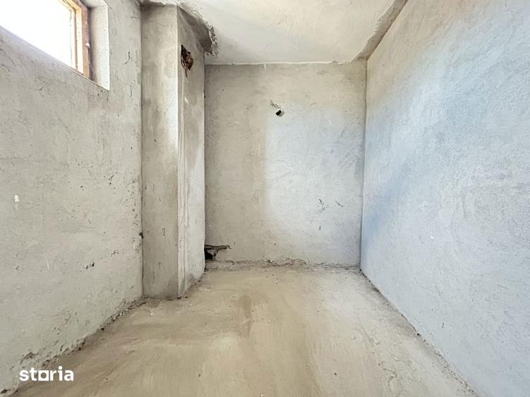 Casă cu 9 camere cu Canalizare în Central
