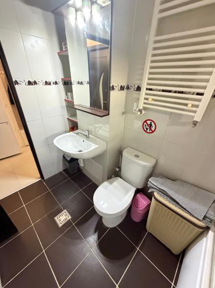 Apartament cu 4 camere semidecomandat în Baza 3
