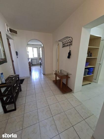 Apartament cu 3 camere decomandat în Copou