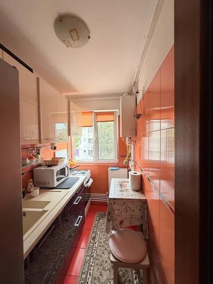 Apartament cu 3 camere în Km 4