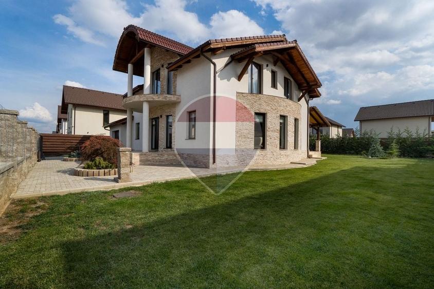 Casă individuală cu 5 camere cu Teren 600 Mp în Tărlungeni