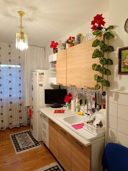 Apartament cu 3 camere decomandat în Crihala