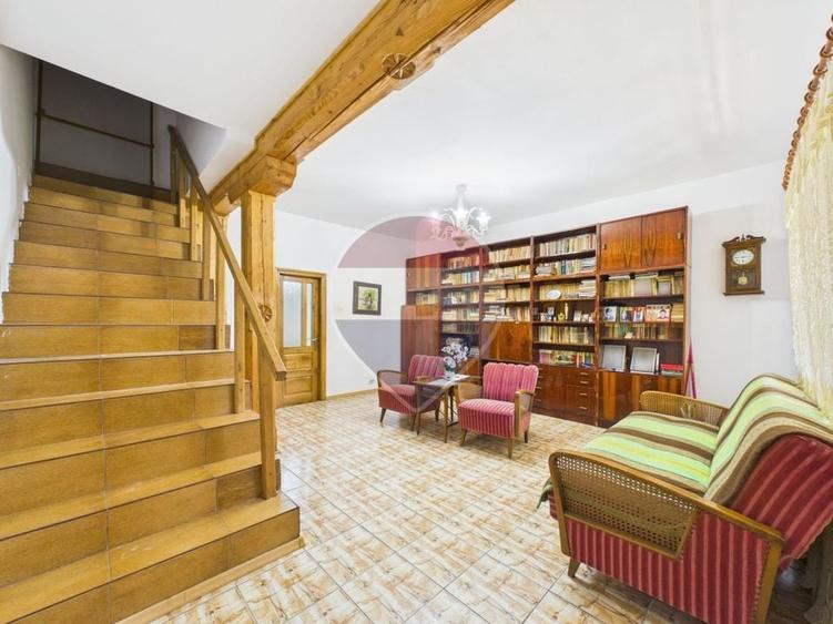 Casă individuală cu 6 camere cu Teren 2208.6398925781 Mp în Breaza de Jos