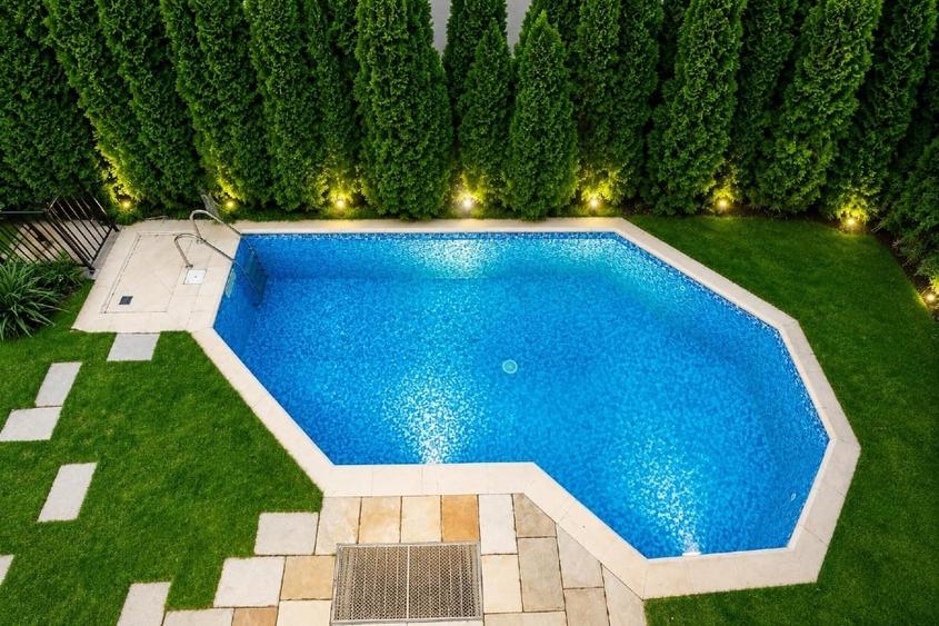 Duplex cu 10 camere cu Canalizare în Central