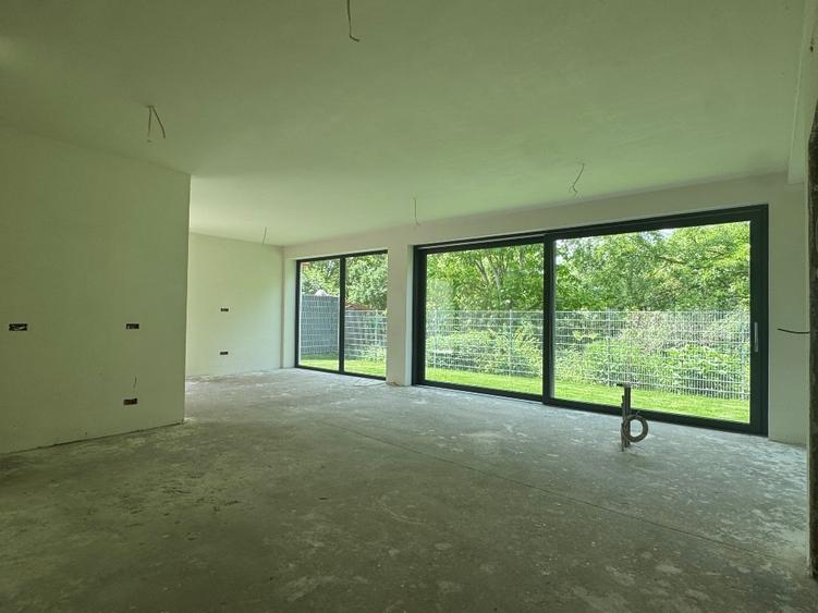 Duplex cu 4 camere cu Canalizare în Libertății