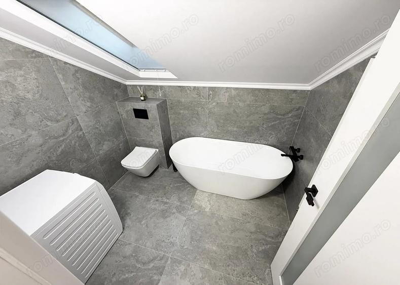 Casă cu 7 camere cu Teren 320 Mp în Sântion