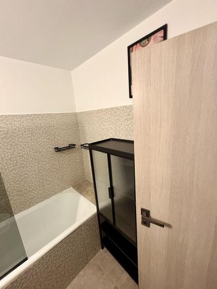 Apartament cu 3 camere semidecomandat în Moșilor