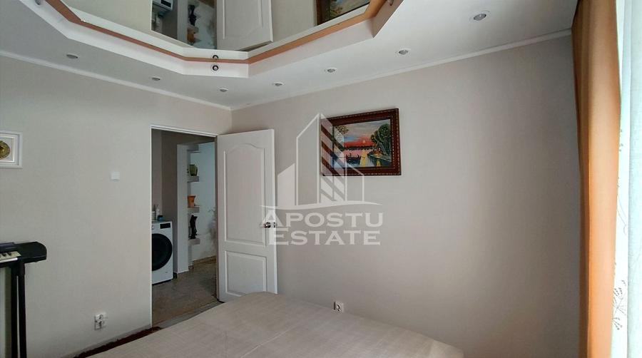 Apartament cu 4 camere semidecomandat, mobilat în Miorița