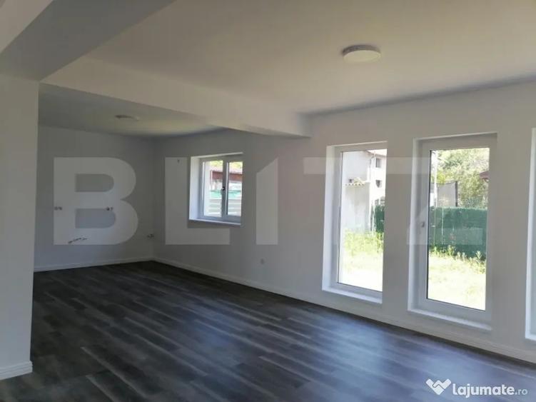 Casă cu 7 camere cu Teren 488 Mp în Valea
