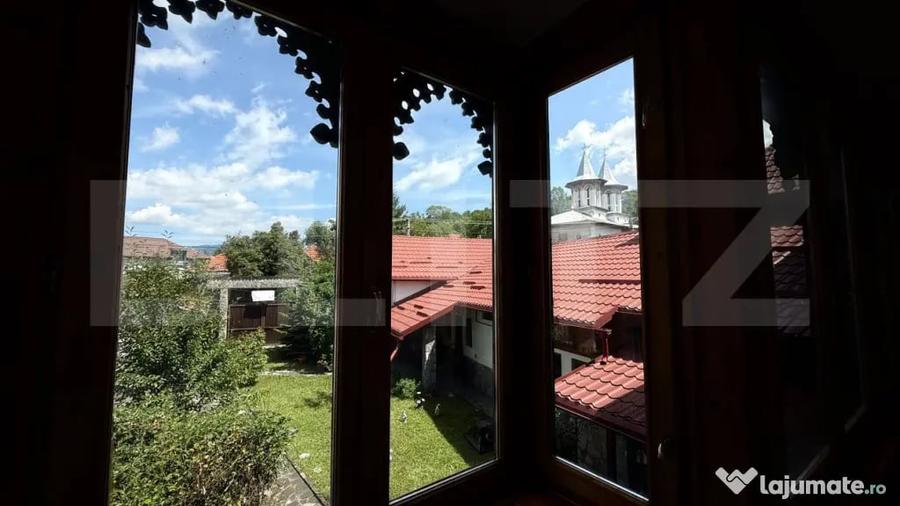 Casă cu 5 camere cu Teren 382 Mp în Pietroșița