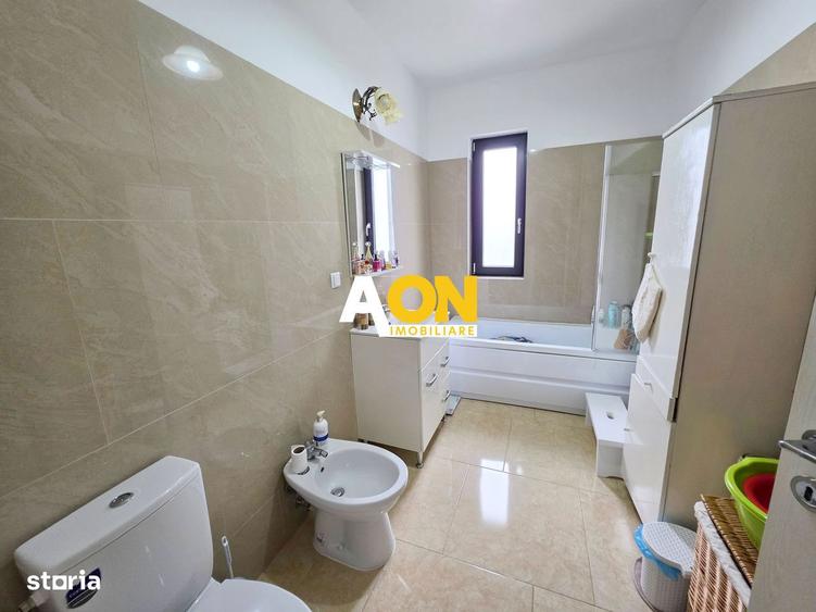 Apartament cu 3 camere, mobilat în Micești