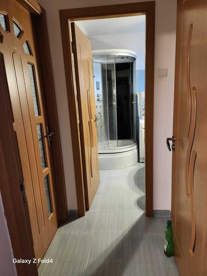Apartament cu 3 camere decomandat în Exterior Vest