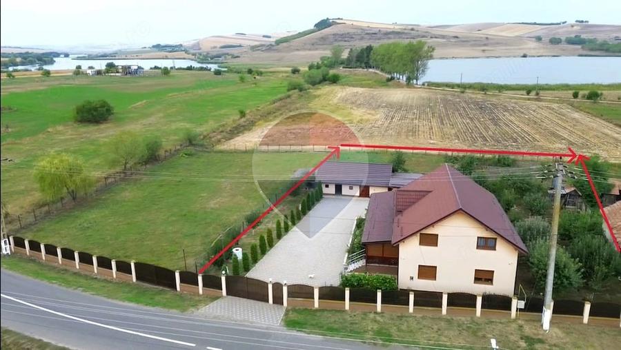 Casă cu 7 camere cu Teren 1400 Mp în Văleni