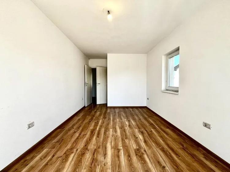 Duplex cu 5 camere cu Canalizare în Giroc