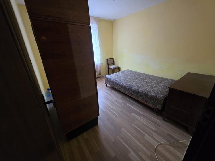 Apartament cu 3 camere decomandat în Rahova