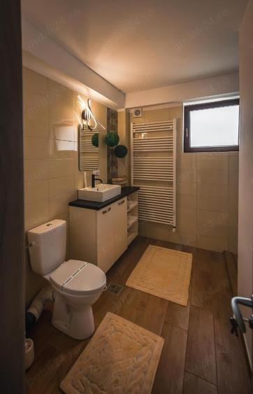 Casă cu 11 camere cu Teren 350 Mp în Central