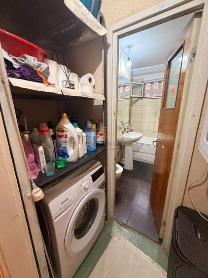Apartament cu 3 camere semidecomandat în Berceni