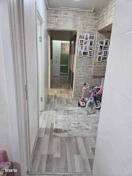 Apartament cu 3 camere decomandat în Progresul