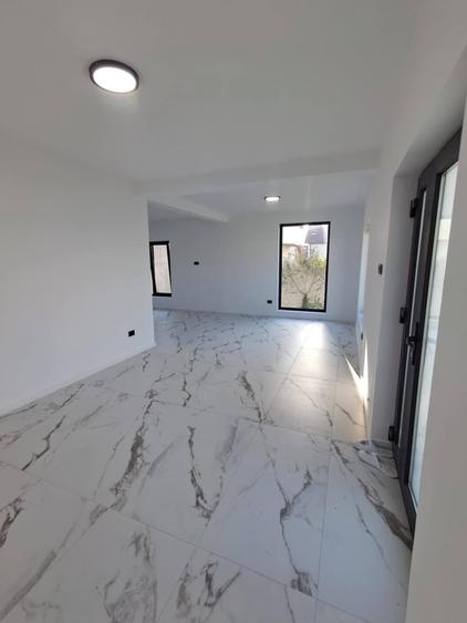 Casă cu 4 camere cu Teren 200 Mp în Est