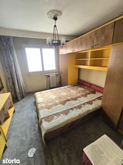 Apartament cu 3 camere decomandat în Mioriței