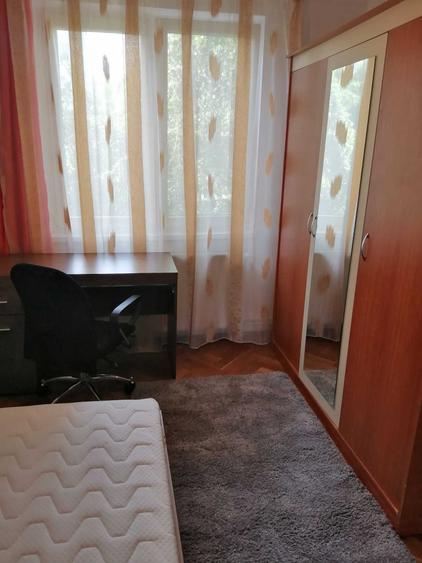 Apartament cu 3 camere decomandat în Cornișa